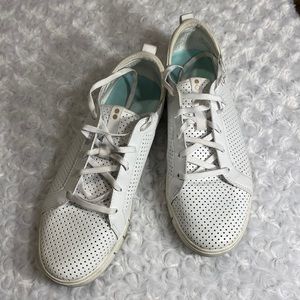 Ryka size 8 white sneakers tennis shoes
